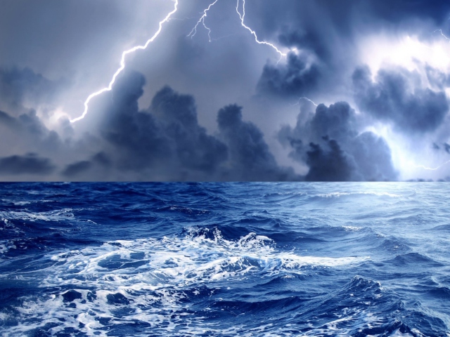 Das Storm And Blue Sea Wallpaper 640x480