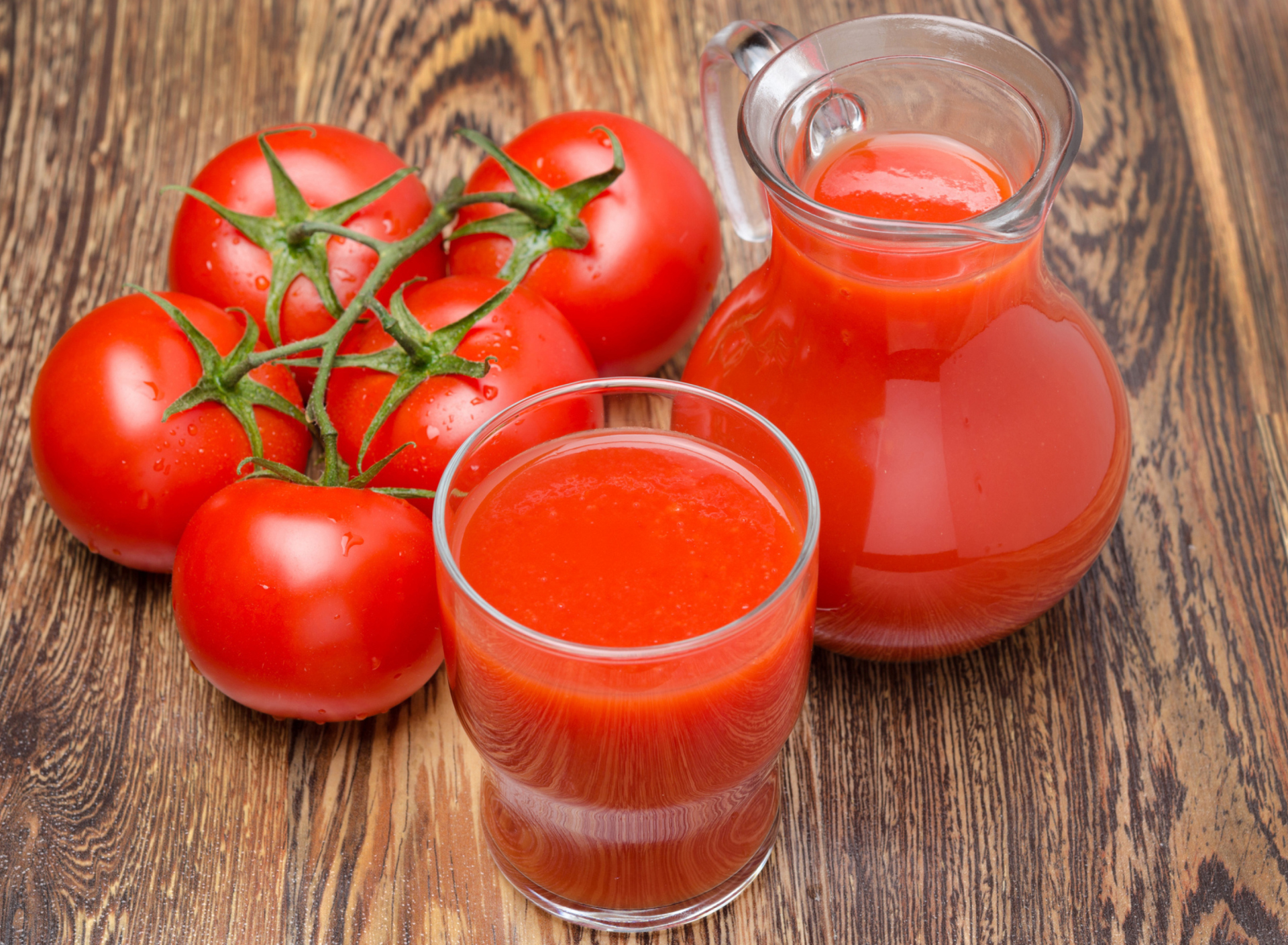 Обои Fresh Tomato Juice 1920x1408