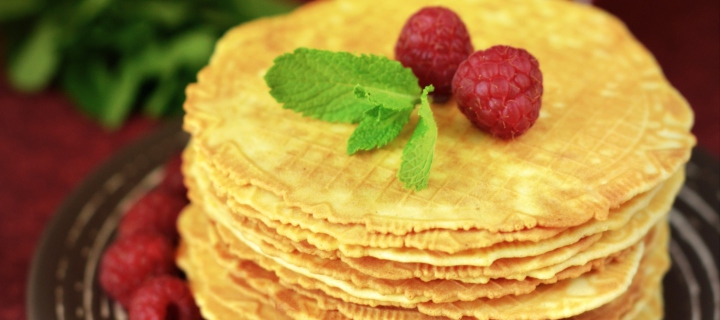 Waffles And Raspberry wallpaper 720x320