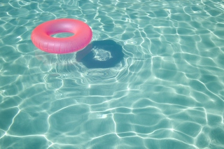 Summer Swim sfondi gratuiti per HTC Desire 310