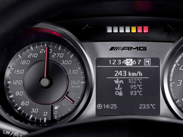Fondo de pantalla Mercedes AMG Speedometer 640x480