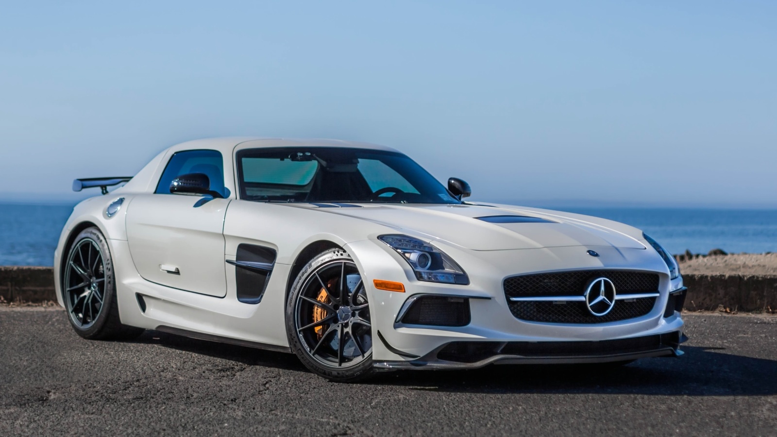 Mercedes Benz SLS AMG Black Series screenshot #1 1600x900