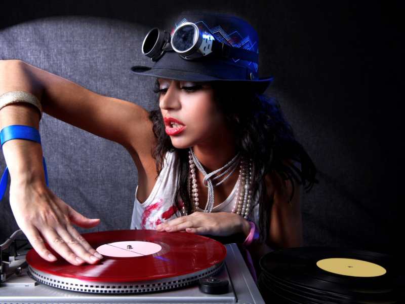 Sfondi Dj Girl 800x600