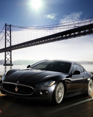 Kostenloses Maserati Granturismo Wallpaper für iPhone 4S