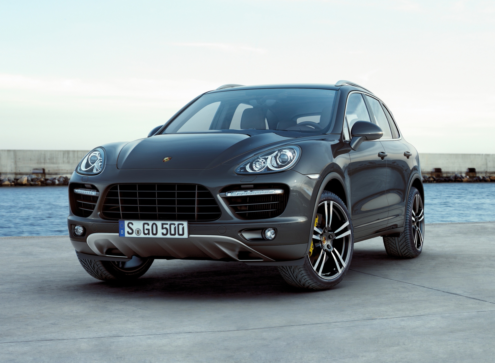 Sfondi Porsche Cayenne Turbo 1920x1408