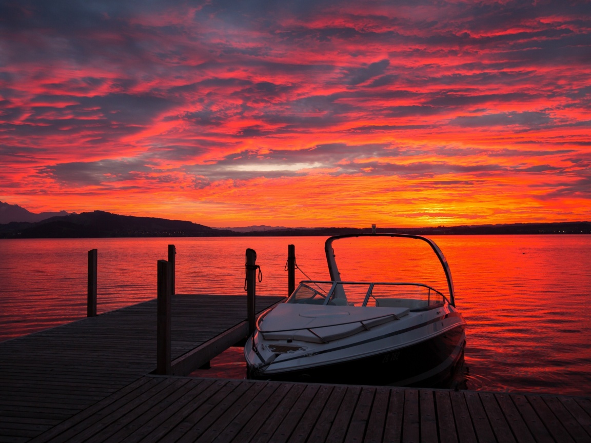 Sfondi Lake sunrise with boat 1152x864