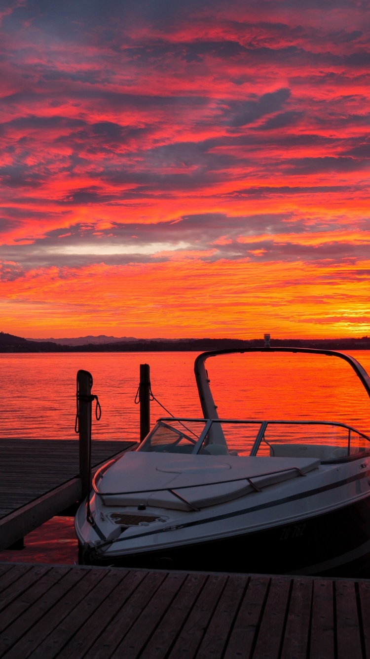 Lake sunrise with boat wallpaper 750x1334