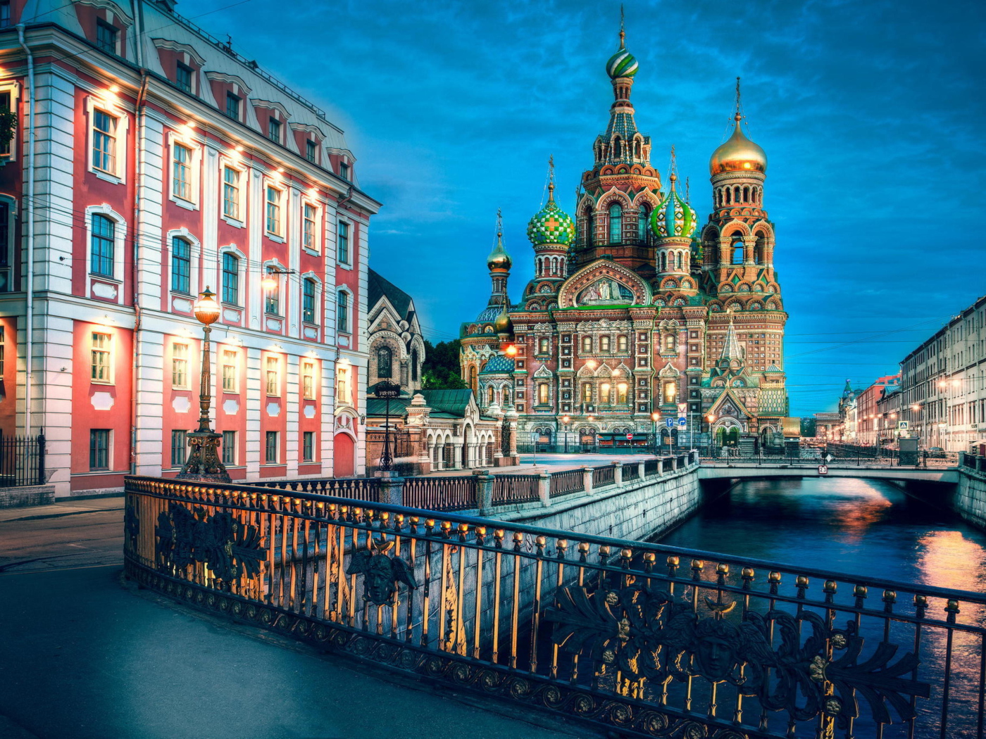 Screenshot №1 pro téma Church Of Savior On Spilled Blood In St. Petersburg 1400x1050