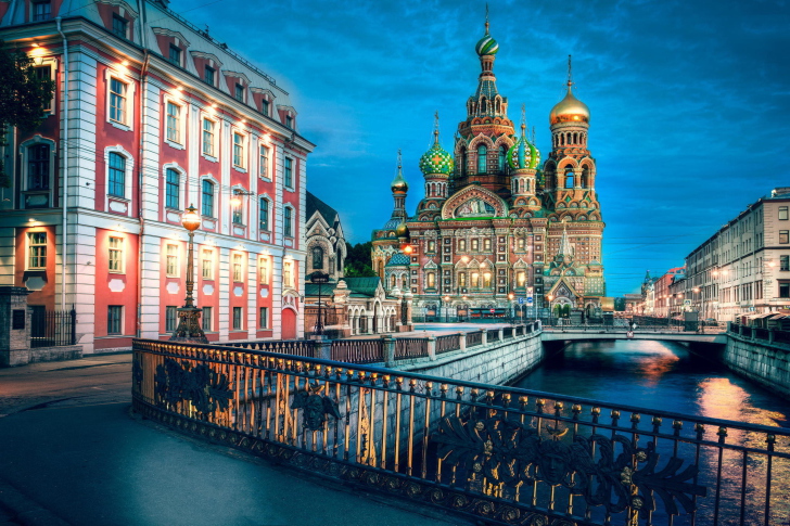 Das Church Of Savior On Spilled Blood In St. Petersburg Wallpaper