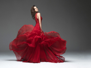 Fondo de pantalla Girl in Beautiful Red Dress 320x240