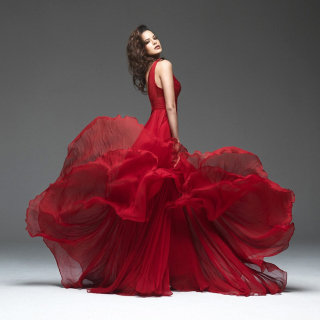 Girl in Beautiful Red Dress sfondi gratuiti per 1024x1024