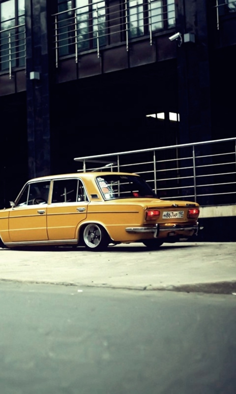 Das Lada Russian Car Wallpaper 480x800