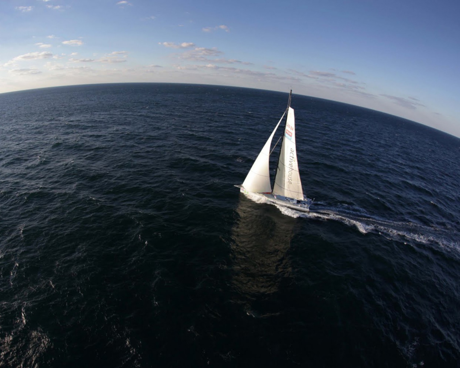 Fondo de pantalla Sailing Around The World 1600x1280
