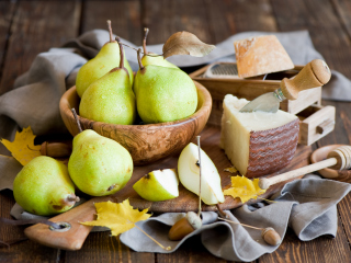 Das Pears And Cheese Wallpaper 320x240
