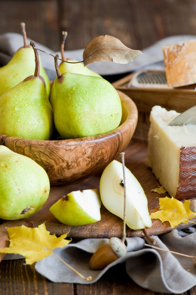 Das Pears And Cheese Wallpaper 640x960