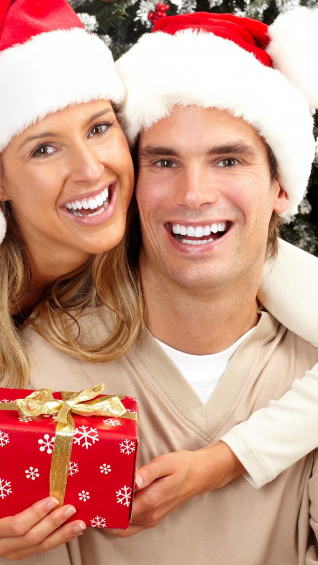 Fondo de pantalla Happy Couple In Christmas And New Year's Eve 1080x1920