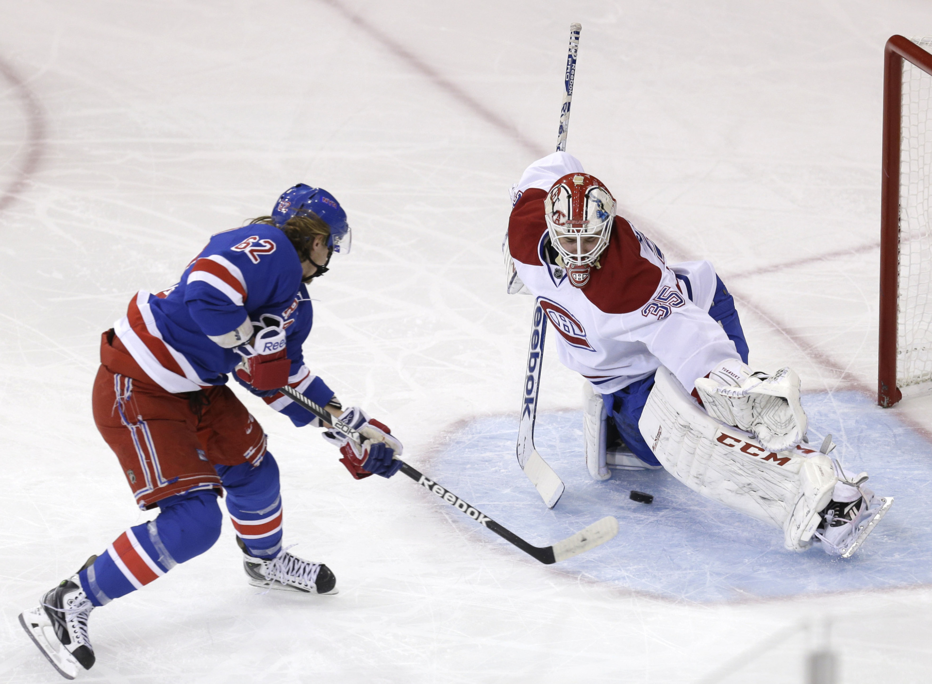 Обои Montreal Canadiens Goalkeeper 1920x1408