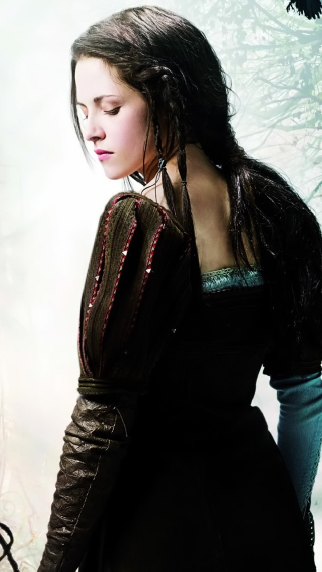 Kristen Stewart In Snow White And The Huntsman wallpaper 640x1136