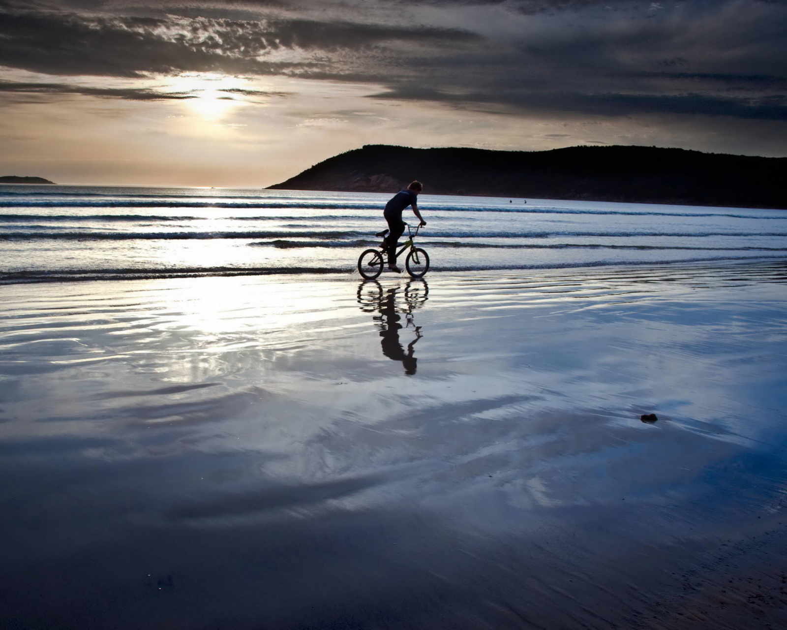 Bicycle Ride By Beach wallpaper 1600x1280