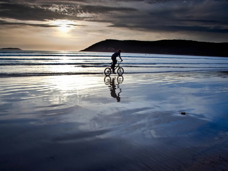Das Bicycle Ride By Beach Wallpaper 800x600
