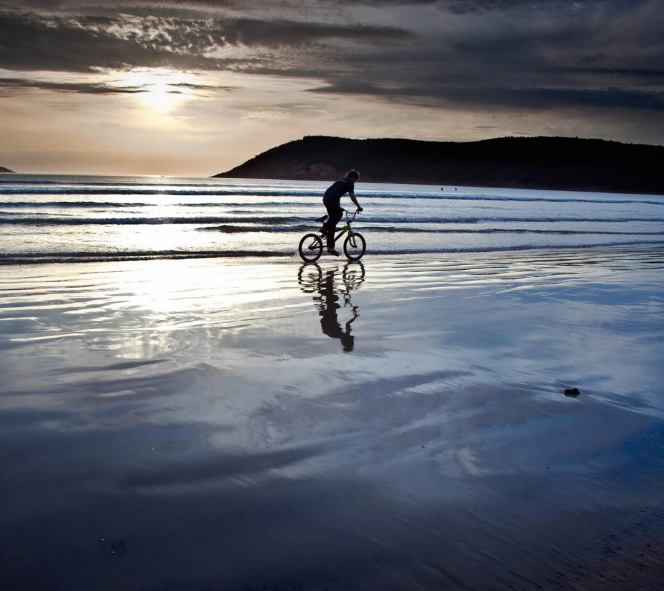 Das Bicycle Ride By Beach Wallpaper 960x854