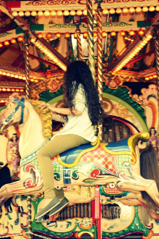 Fondo de pantalla Carousel 640x960