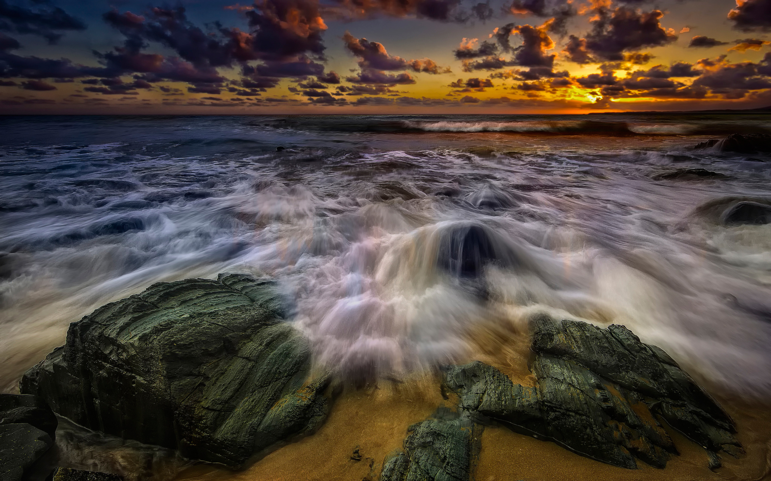 Seashore with big stones UHD screenshot #1 2560x1600