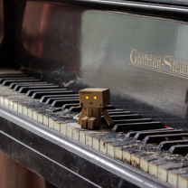 Das Danbo Pianist Wallpaper 208x208