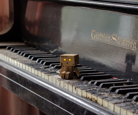 Das Danbo Pianist Wallpaper 480x400