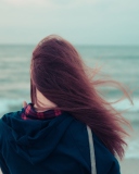 Sfondi Girl Looking At Sea 128x160