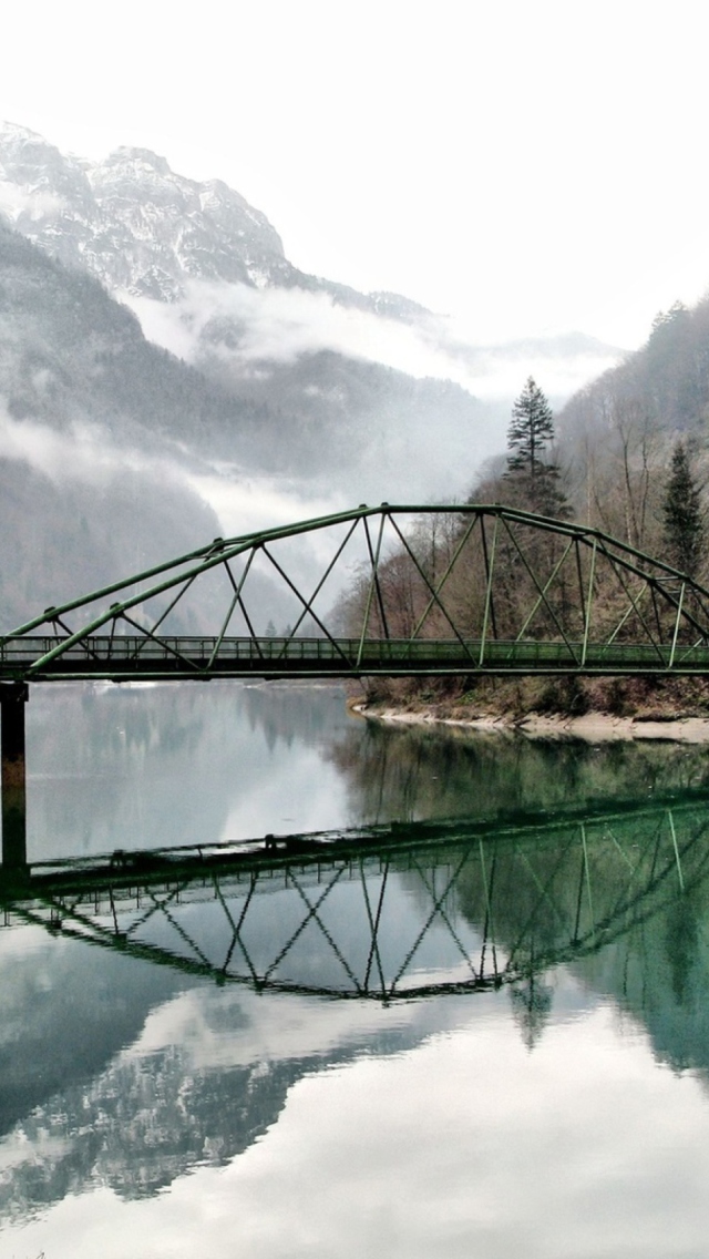 Das Bridge Over Mountain River Wallpaper 640x1136