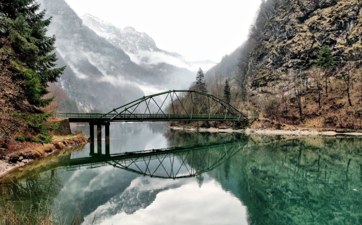 Bridge Over Mountain River screenshot #1