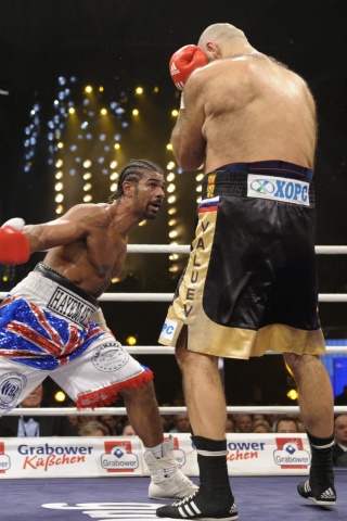 Das Valuev vs Haye Wallpaper 320x480