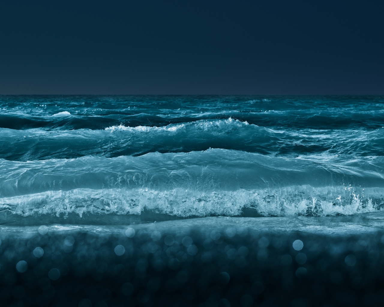 Fondo de pantalla Big Blue Waves At Night 1280x1024