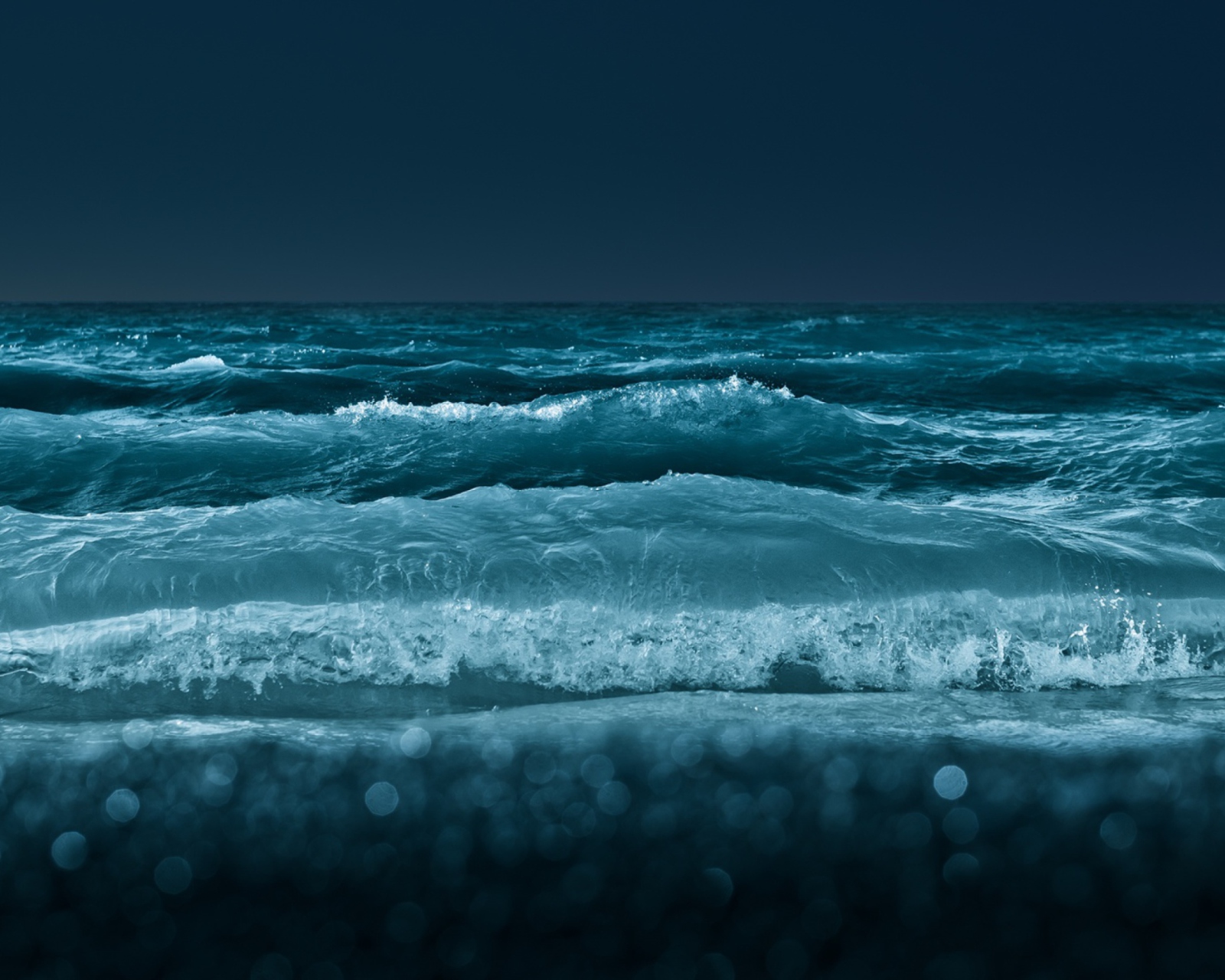 Обои Big Blue Waves At Night 1600x1280