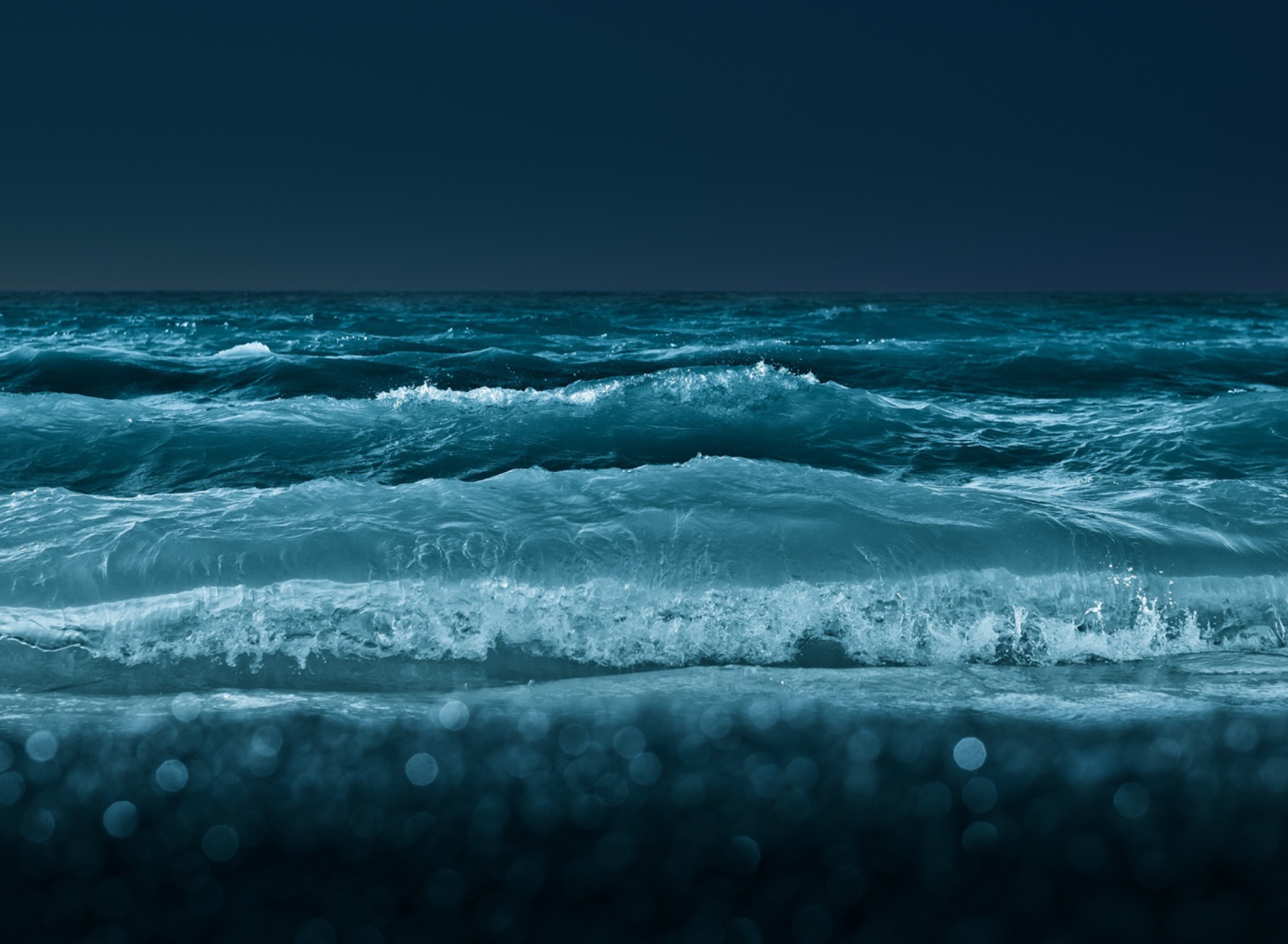 Fondo de pantalla Big Blue Waves At Night 1920x1408