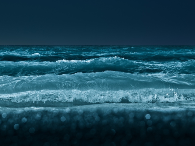 Обои Big Blue Waves At Night 640x480