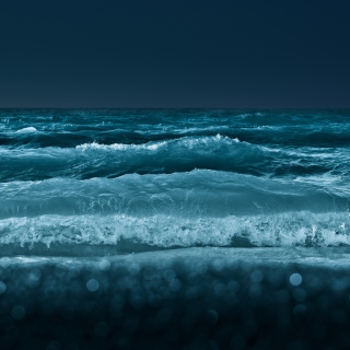 Kostenloses Big Blue Waves At Night Wallpaper für 2048x2048