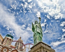 Fondo de pantalla Statue of Liberty in Vegas 220x176