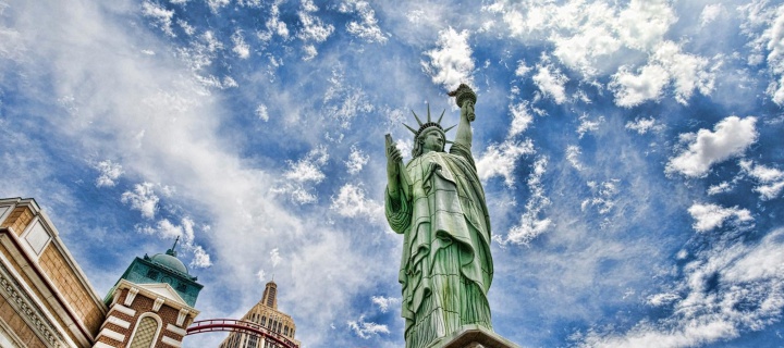 Statue of Liberty in Vegas wallpaper 720x320