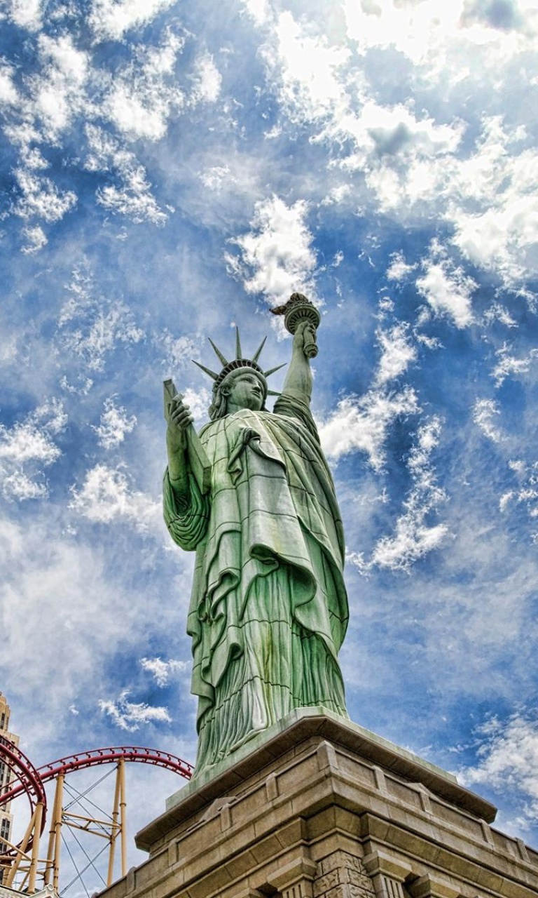 Statue of Liberty in Vegas wallpaper 768x1280