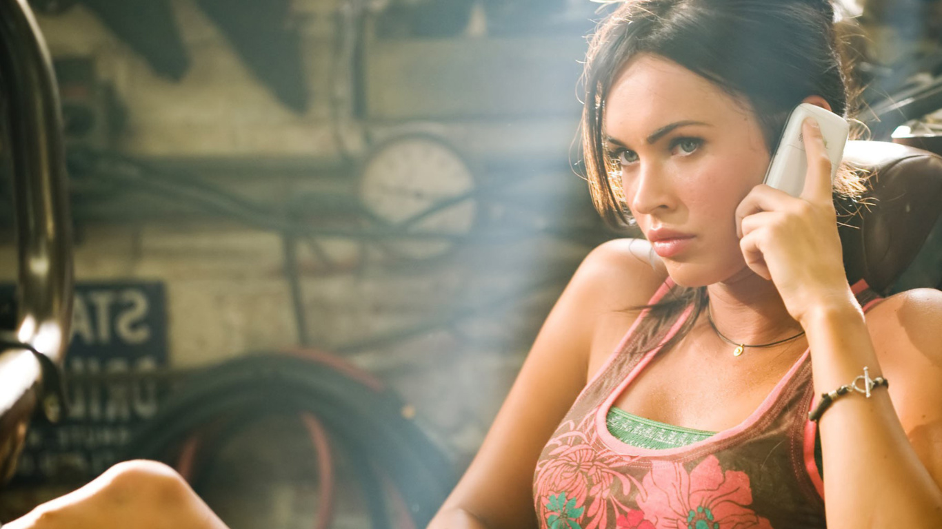 Megan Fox wallpaper 1366x768