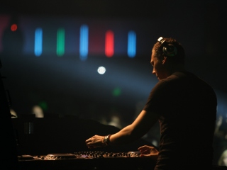 DJ Tiesto screenshot #1 320x240