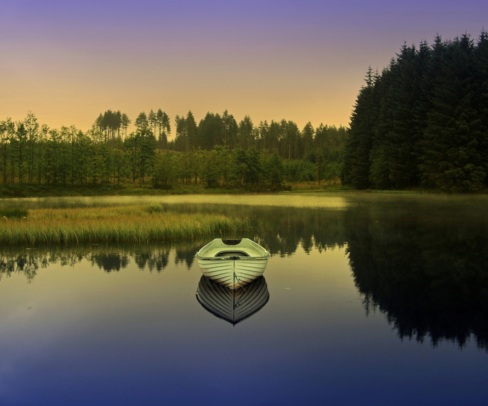 White Boat wallpaper 960x800