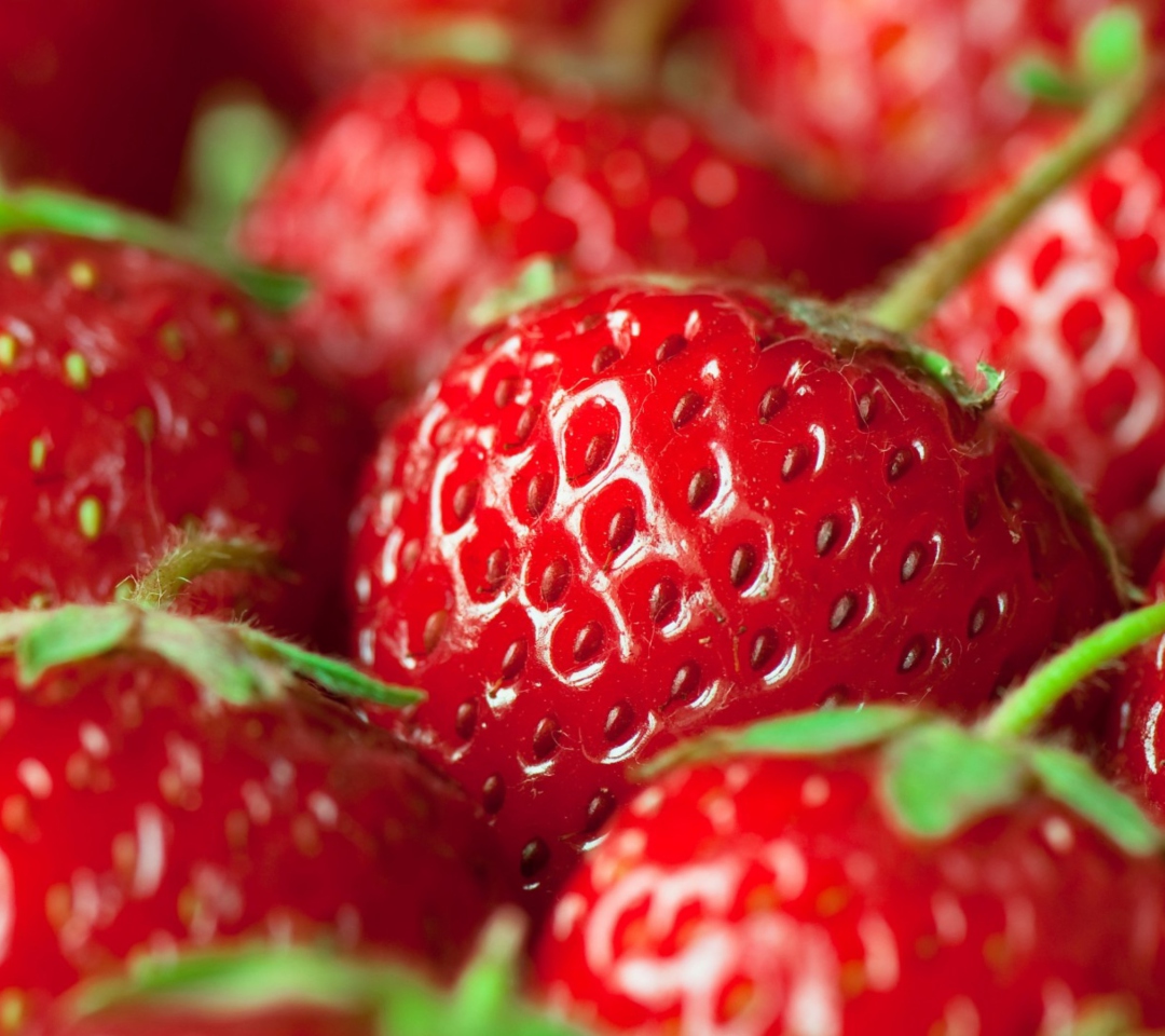 Das Fresh And Juicy Strawberry Wallpaper 1080x960