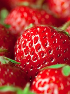 Das Fresh And Juicy Strawberry Wallpaper 240x320