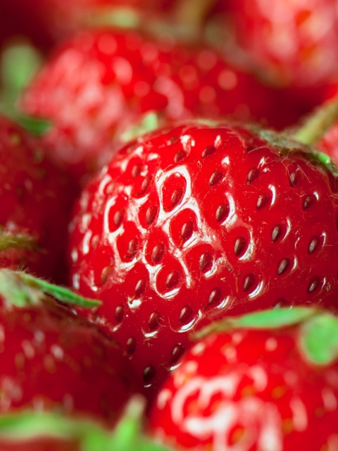 Das Fresh And Juicy Strawberry Wallpaper 480x640