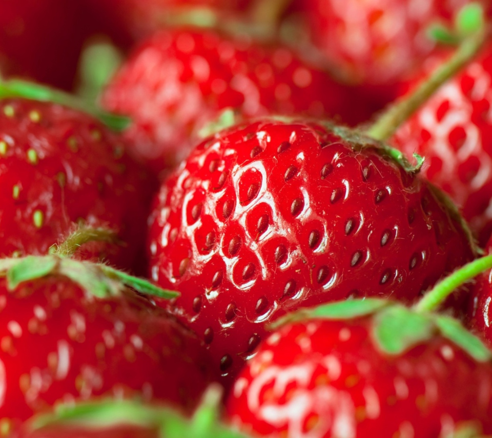 Fresh And Juicy Strawberry wallpaper 960x854