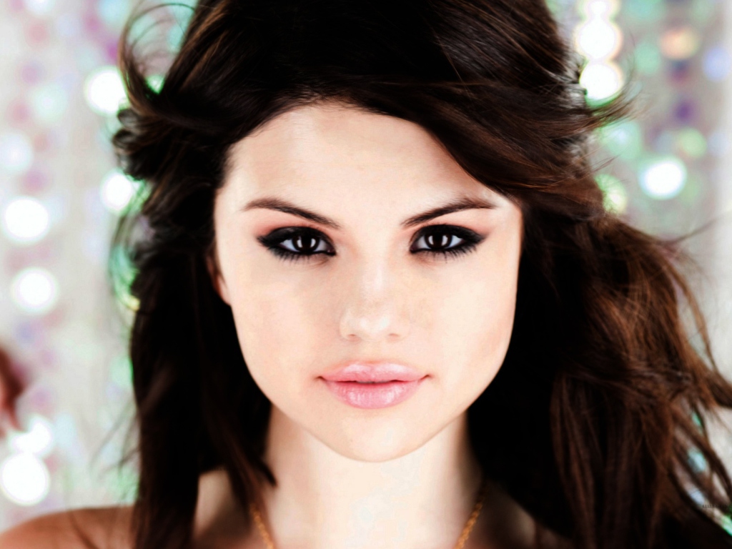 Selena Gomez Portrait wallpaper 1024x768