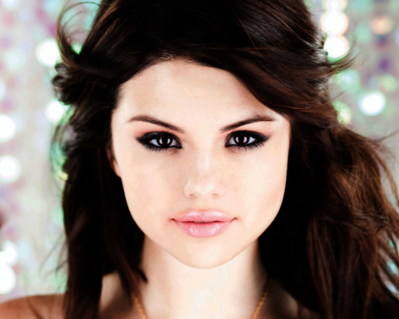 Selena Gomez Portrait wallpaper 1280x1024
